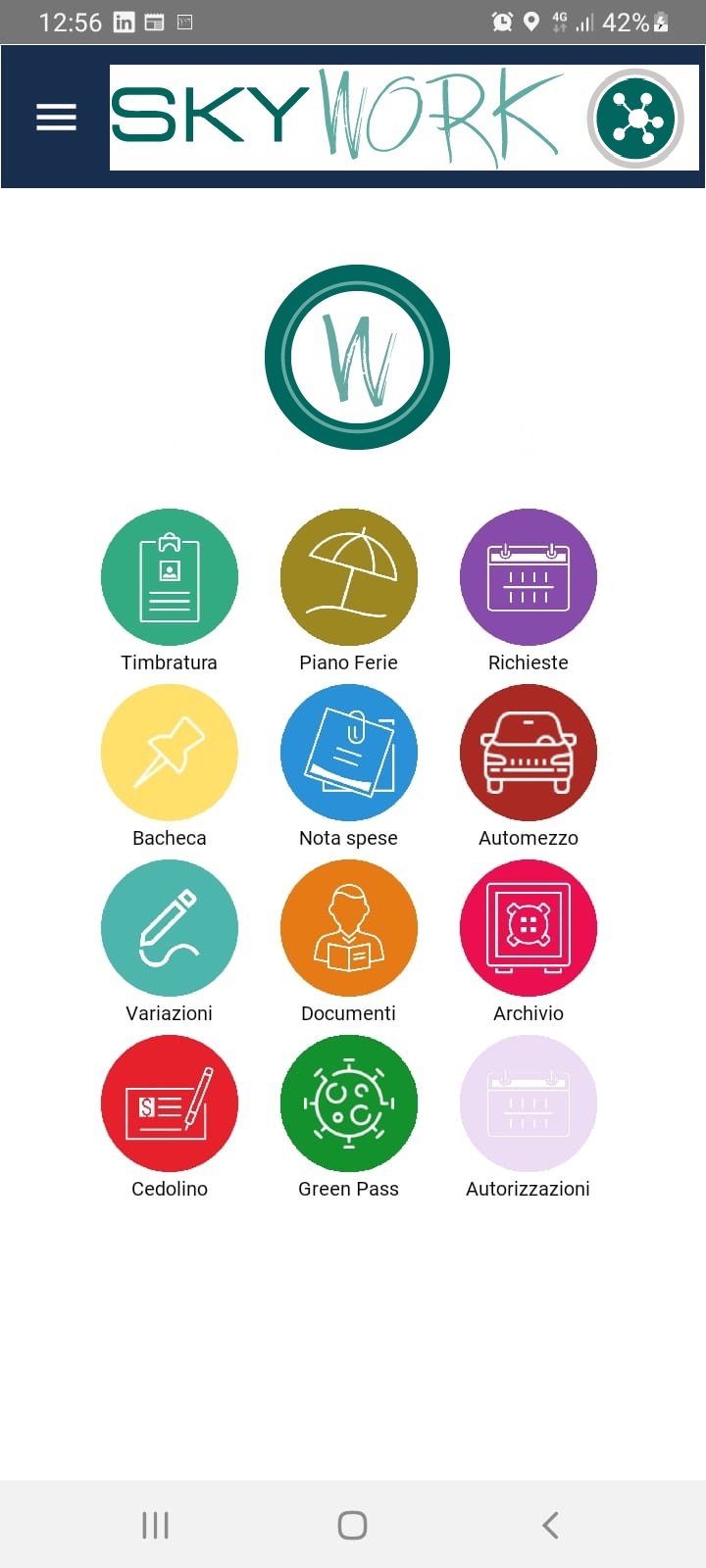 Schermata originale dell'App SkyWork con timbratura, piano ferie, richieste, nota spese e documenti.